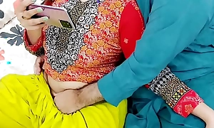 PAKISTANI Consummate HUSBAND Wed WATCHING DESI PORN ON MOBILE THAN HAVE ANAL SEX Chronicling to CLEAR HOT HINDI AUDIO