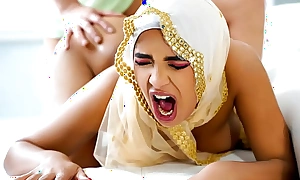 Painful anal fuck be fitting of Arab babe Gabi Star! Watch this anal virgin Arab woman enticing it up her nuisance be fitting of her first time, together with loving it!