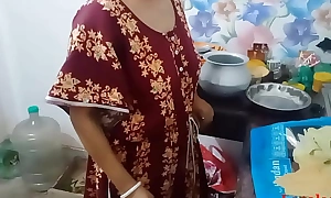 Desi Village Bhabi Sex In kitchenette with Economize ( Official Videotape By Localsex31)