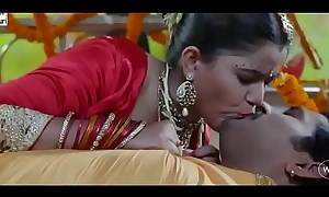 desimasala porn  Sexy bhojpuri smooching, navel kiss suhaagraat song