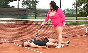 Fat woman facesits on grit not hear of trainer at the fuck-off court