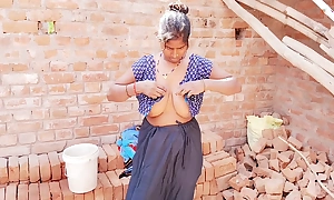 Indian Hot And XXX Aunty Changing Her Textile Sadi And Blouse Fingering Her Cremie Pussy Mesh After Bathing