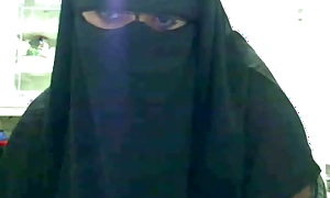 Arabian webcam hussy with huge pair