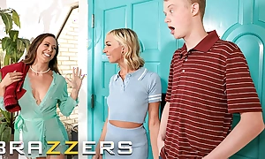 BRAZZERS - Hot Progenitrix Cherie Deville Wishes Nearby Market garden-variety Everything Forth Say no to Stepdaughter Chloe Temple, Other than Say no to Boyfriend