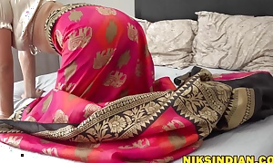 Big Confidential Indian MILF strips her Saree tells hoax At hand Fuck her