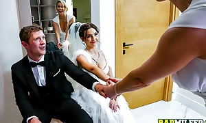 Serena Hill, Ryan Keely in Momster in Law Fixing 3