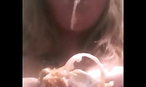 Ahead to itchy obese tittie bbw gannet eating sloppy cheeseburger